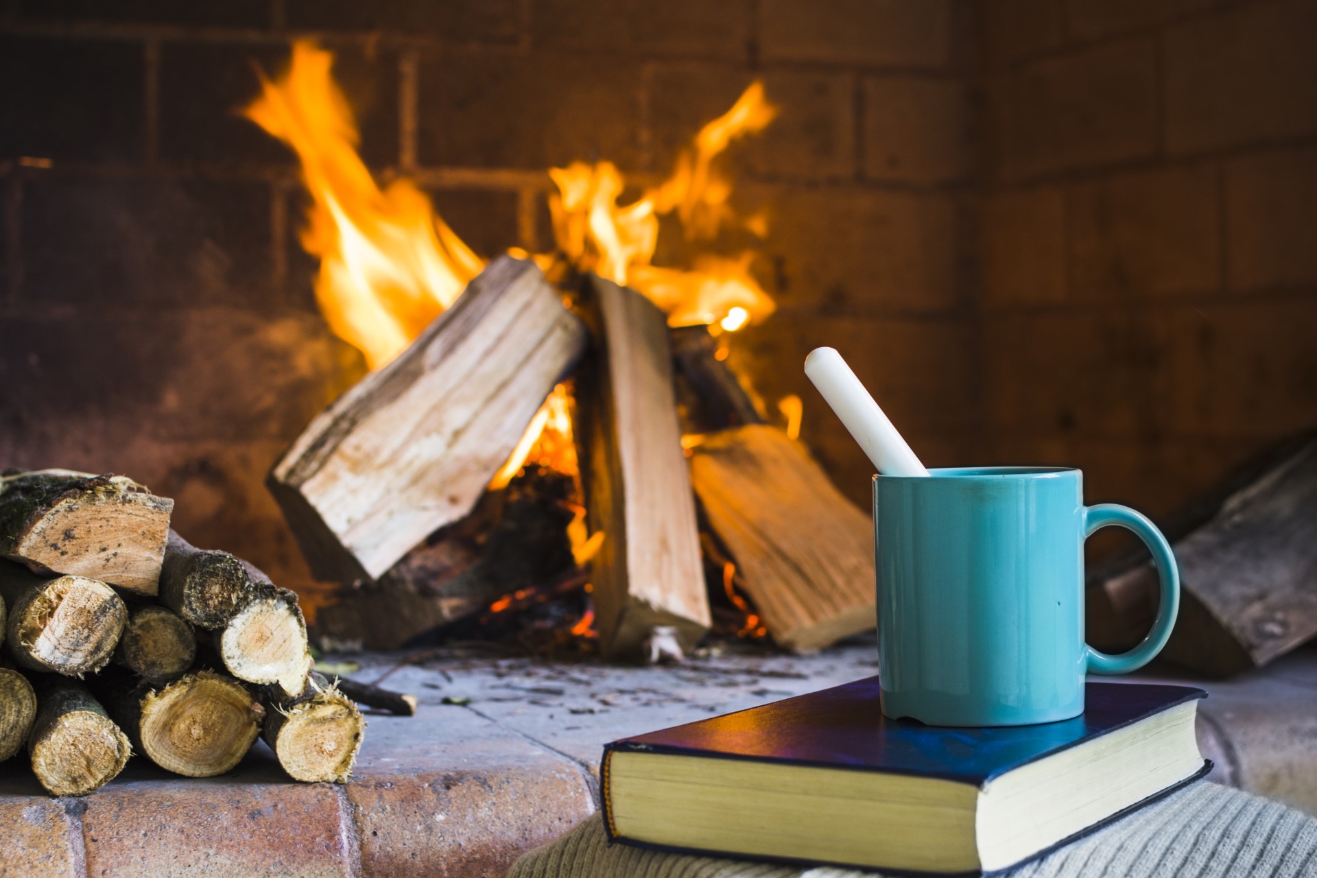 Image de l'évènement Bien au chaud                                                          Cycle de contes d’hiver par Françoise Damour, conteuse