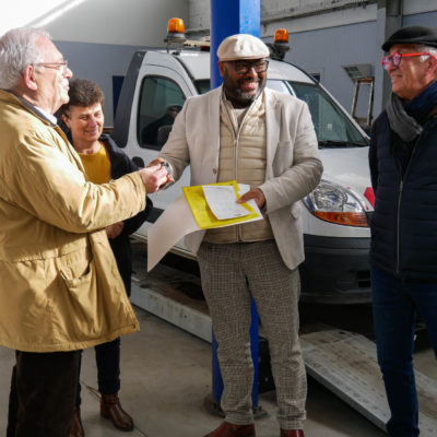 Photo de l'article La ville de Trélazé fait don de deux véhicules en faveur de Solidarauto