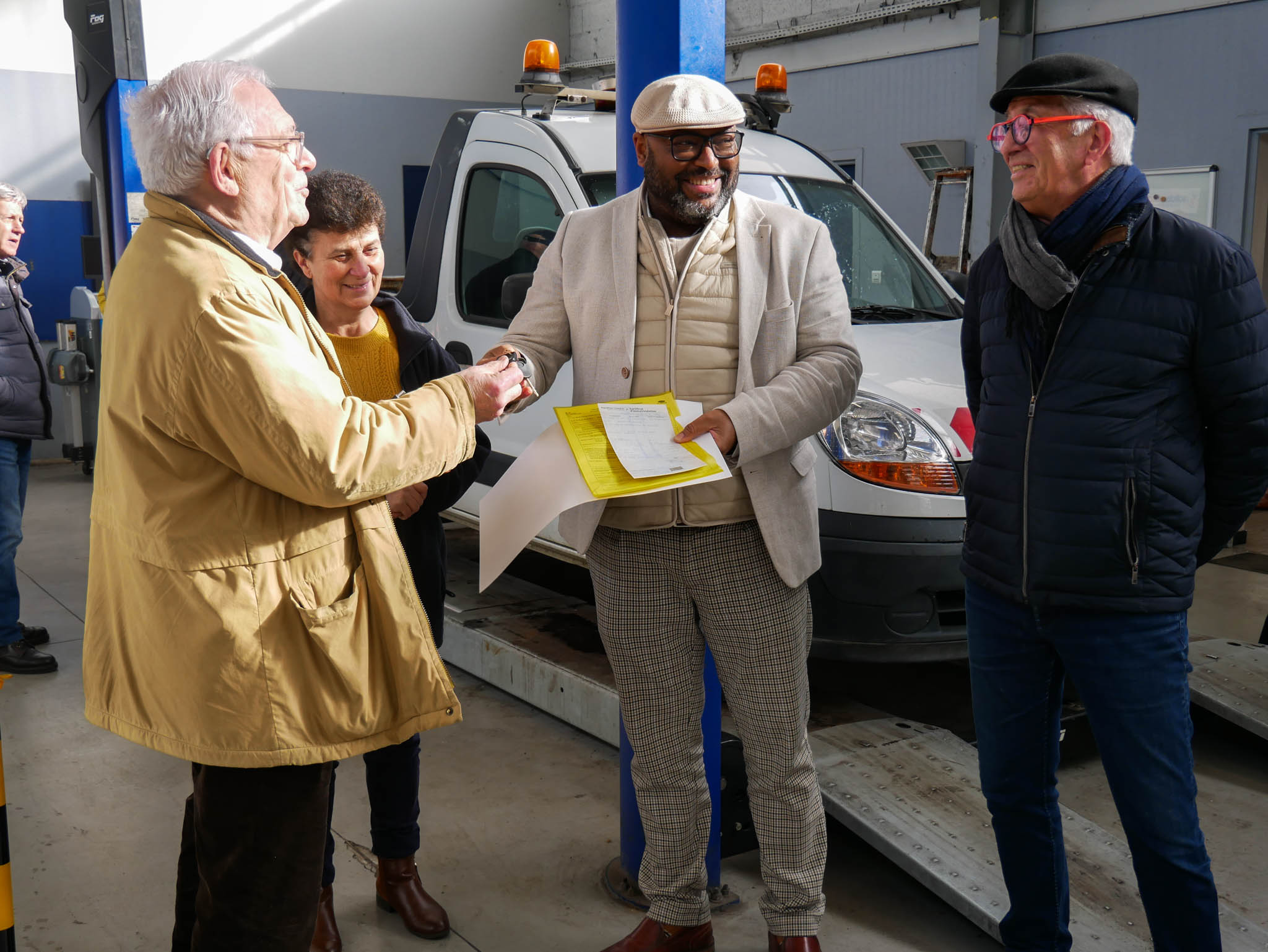 Image de l'article La ville de Trélazé fait don de deux véhicules en faveur de Solidarauto