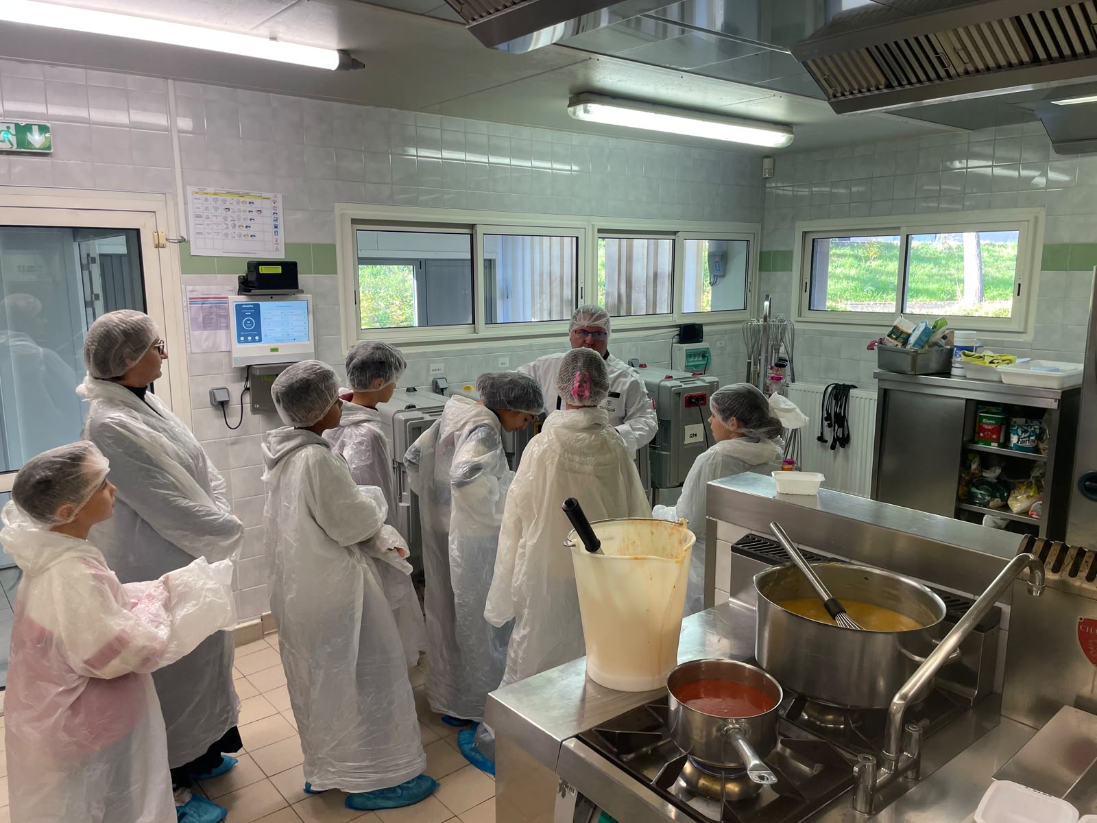 Image de l'article Le Conseil Municipal des Enfants visite la cuisine centrale de Trélazé !